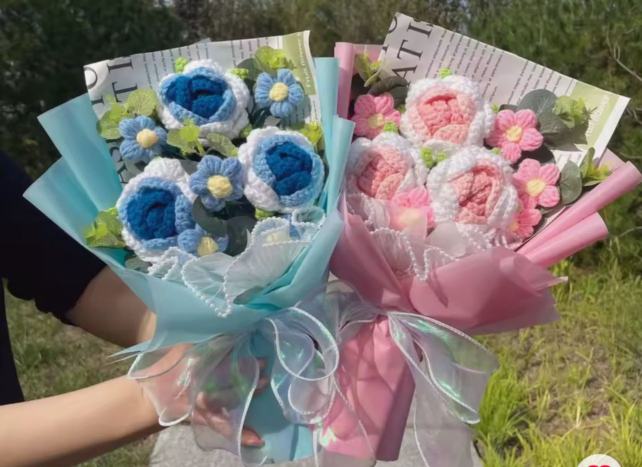 Crochet Flower Bouquet with LED String Lights Gift Bag for your loved one, Knitted Bouquet Artificial Rose Flowers
