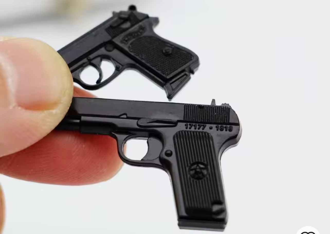 Gun toys for Lububu's figure